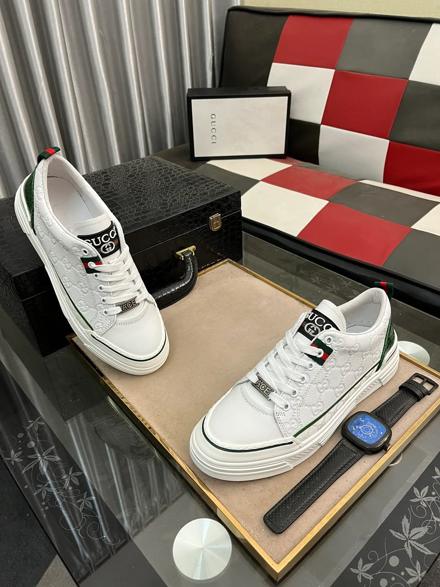 Men's shoes💰400⌚️⌚️[GUCCI] Gucci men's casual shoes are absolutely popular🔥The ultimate matching item for trendy men! The charm of super texture is irresistible, the main recommendation, the flower leather color is bright! The upper is made of high-quality cowhide + brand printed fabric, sheepskin feet, wear-resistant rubber sole, noble and elegant! Extremely comfortable🎁🎁You can be as handsome as you want💪 38-442⃣️colors available